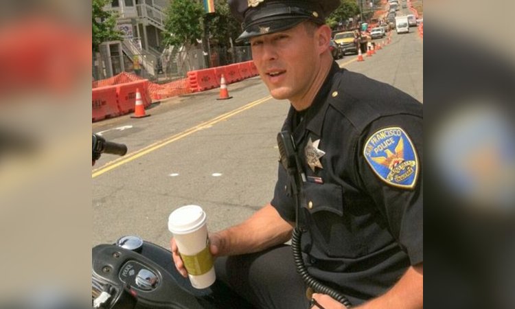 полицейский с кофе